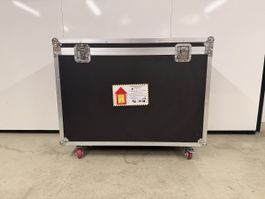 Professionelles XXL-Flightcase auf Rollen – Innen mit Schaum