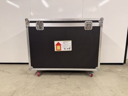 Professionelles XXL-Flightcase auf Rollen – Innen mit Schaum