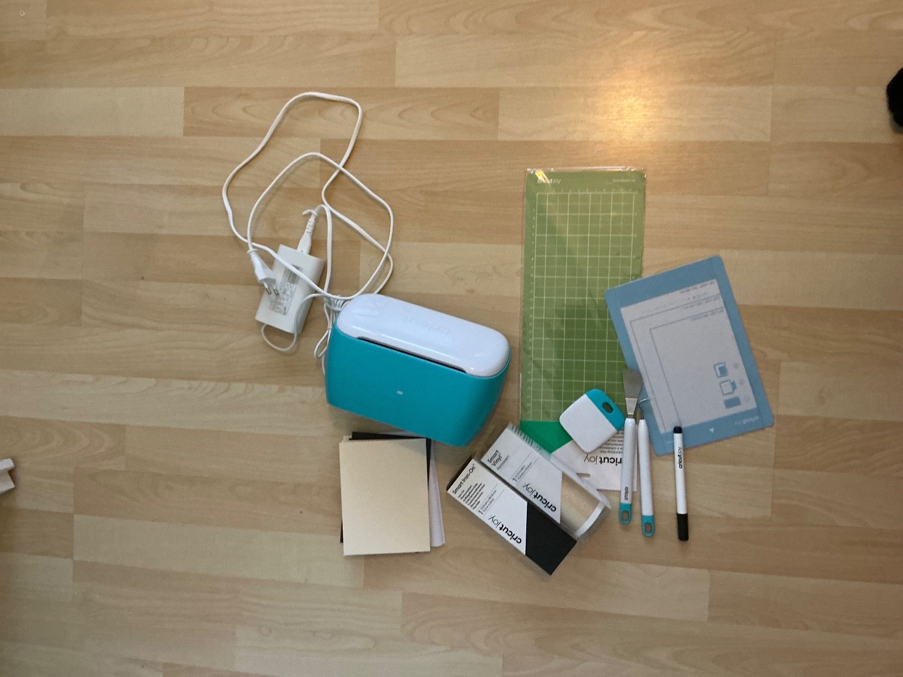 Cricut Stampanti: Schneideplotter Cricut Joy mit Zubehör – Usato da Erstfeld venduto da tan_ddw8