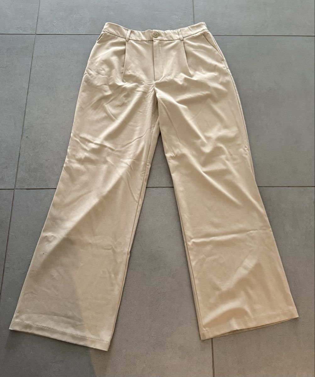Stradivarius Pantaloni: Pantalon Stradivarius beige T.40 – Usato da Fribourg venduto da Mya_Asb