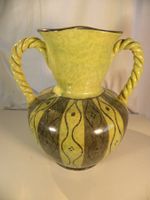 Bauchige Henkelvase mit schönem Dekor