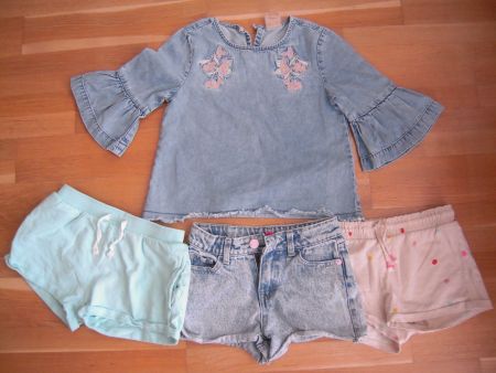 3 Shorts und Jeansbluse Gr 122 128