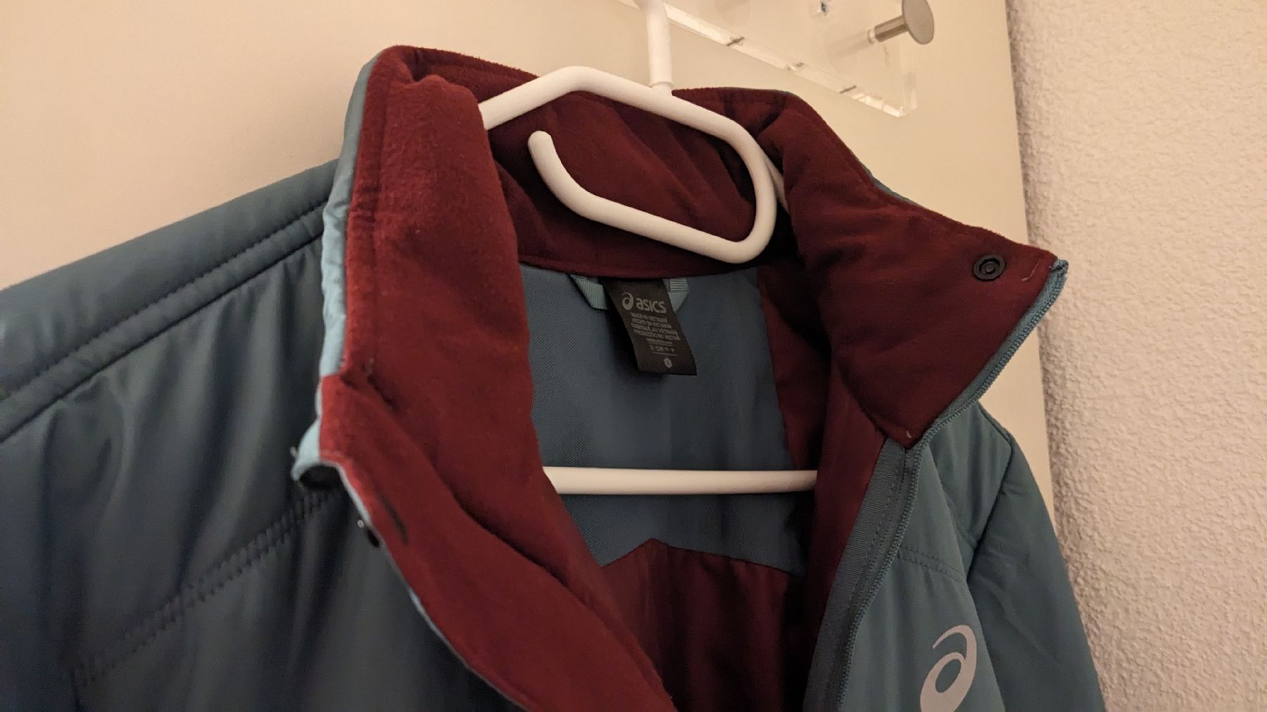 Asics Giacche: Running Jacke Asics – Usato da Liebefeld venduto da Pacem 4