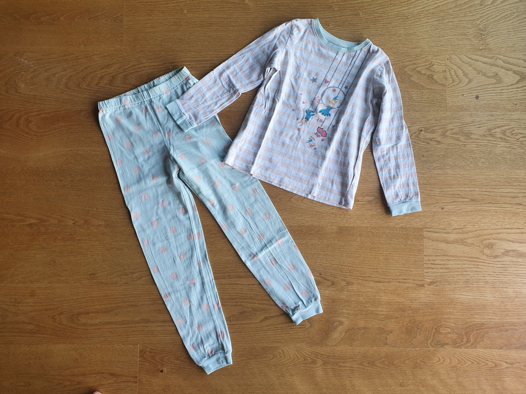 Tchibo Pyjamas & Ähnliches: Pyjama von Tchibo Gr. 122/128 – Gebraucht aus Villars-sur-Glâne von richardette