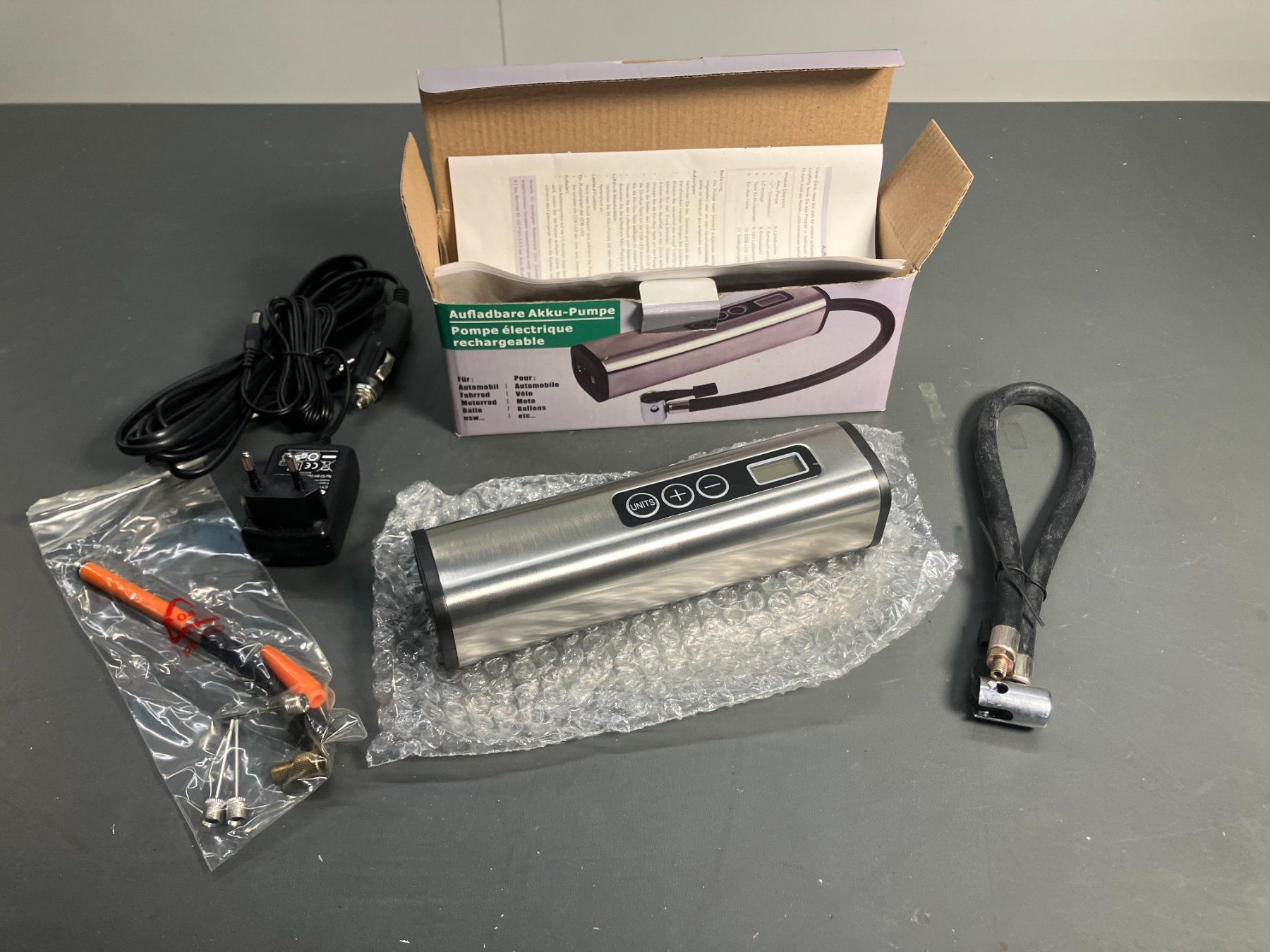 Pompe: neue aufladbare mini Akku Pumpe/Kompressor ab 1.- – Nuovo (secondo la descrizione) da Lichtensteig venduto da Buy24International 1