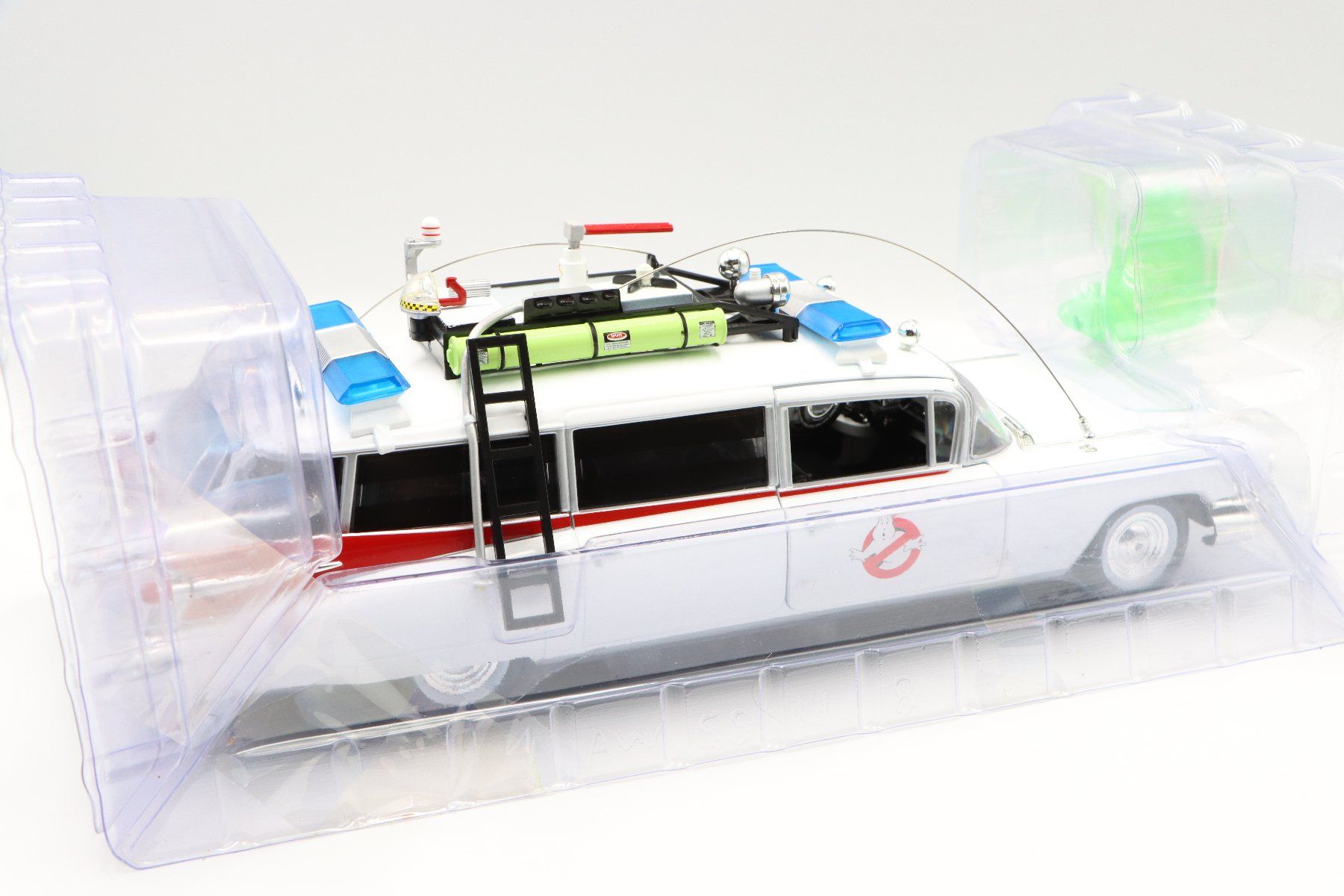 Cadillac Modellini d'auto: Cadillac Ecto-1 1959 Ghostbusters 1:18 AutoWorld – Nuovo e nell'imballaggio originale da Bühl b.Aarberg venduto da modelldiecast 6