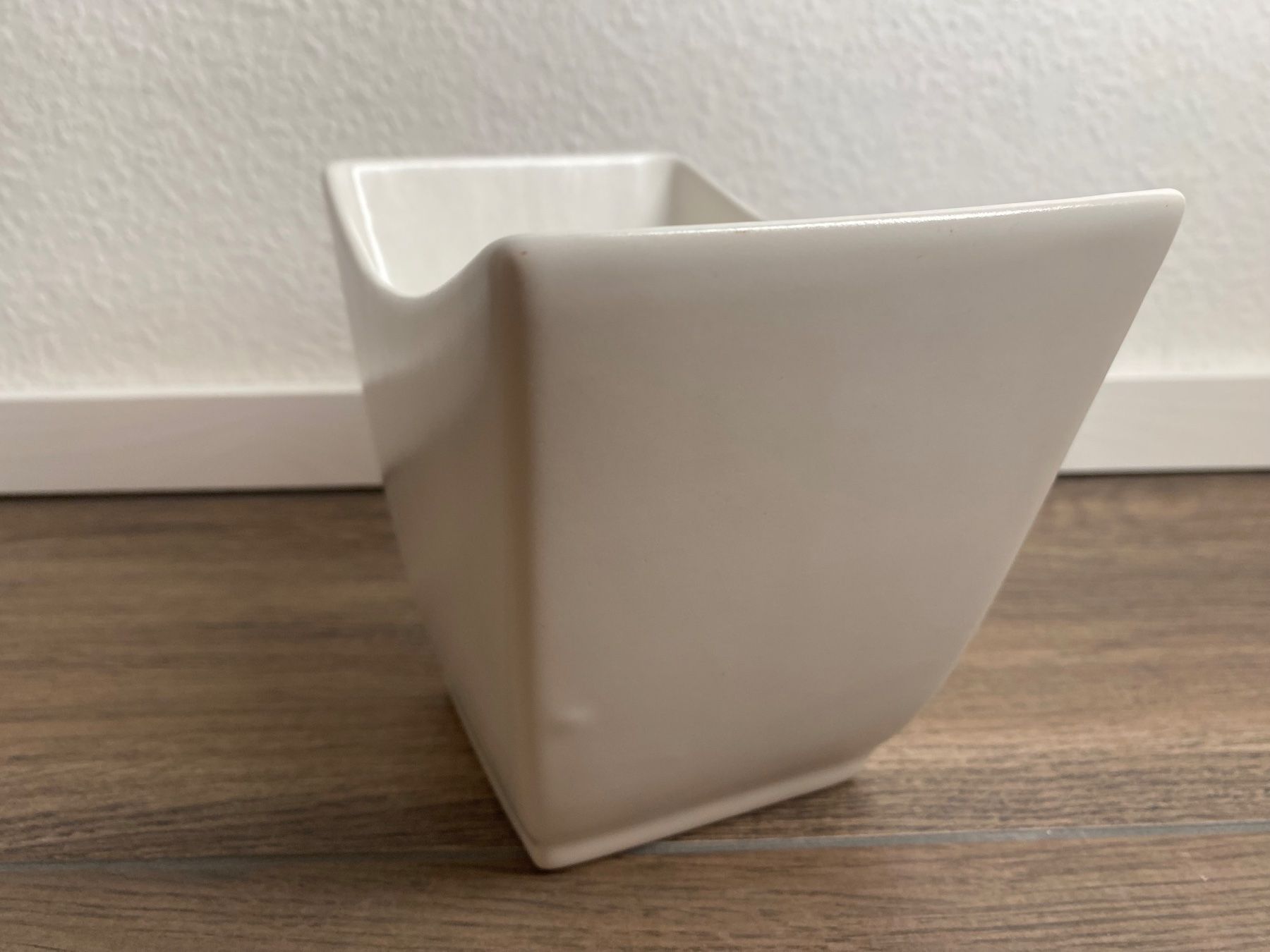 Vasi per fiori: Blumentopf in Schalenform weiss – Usato da Pratteln venduto da a23_j2gs 5