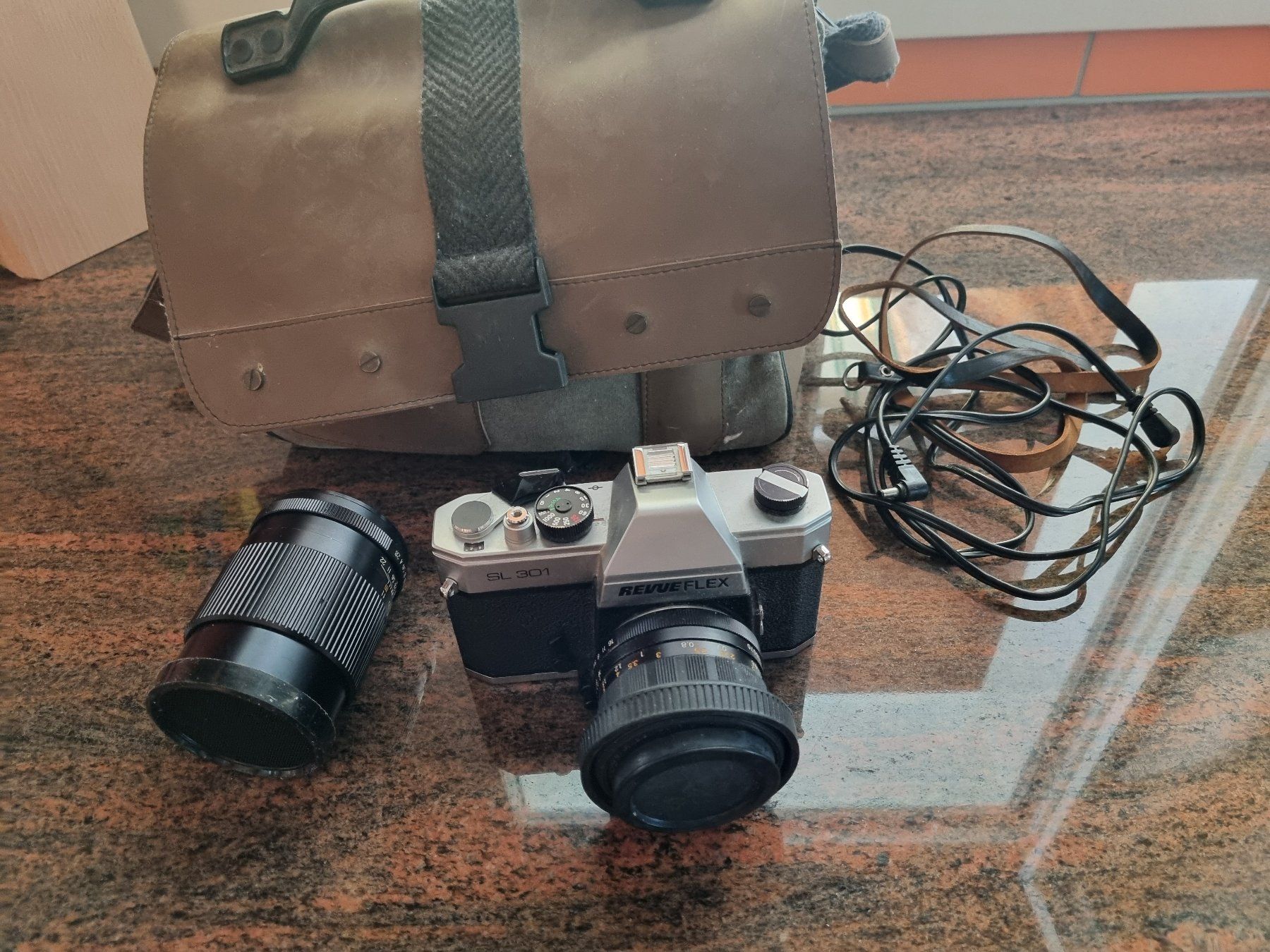 Fotocamera: Revueflex SL 301 Kamera mit Tasche und Objektiv – Usato da Trachslau venduto da bastet06 1