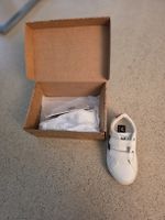 NEU Turnschuhe Veja Grösse 26