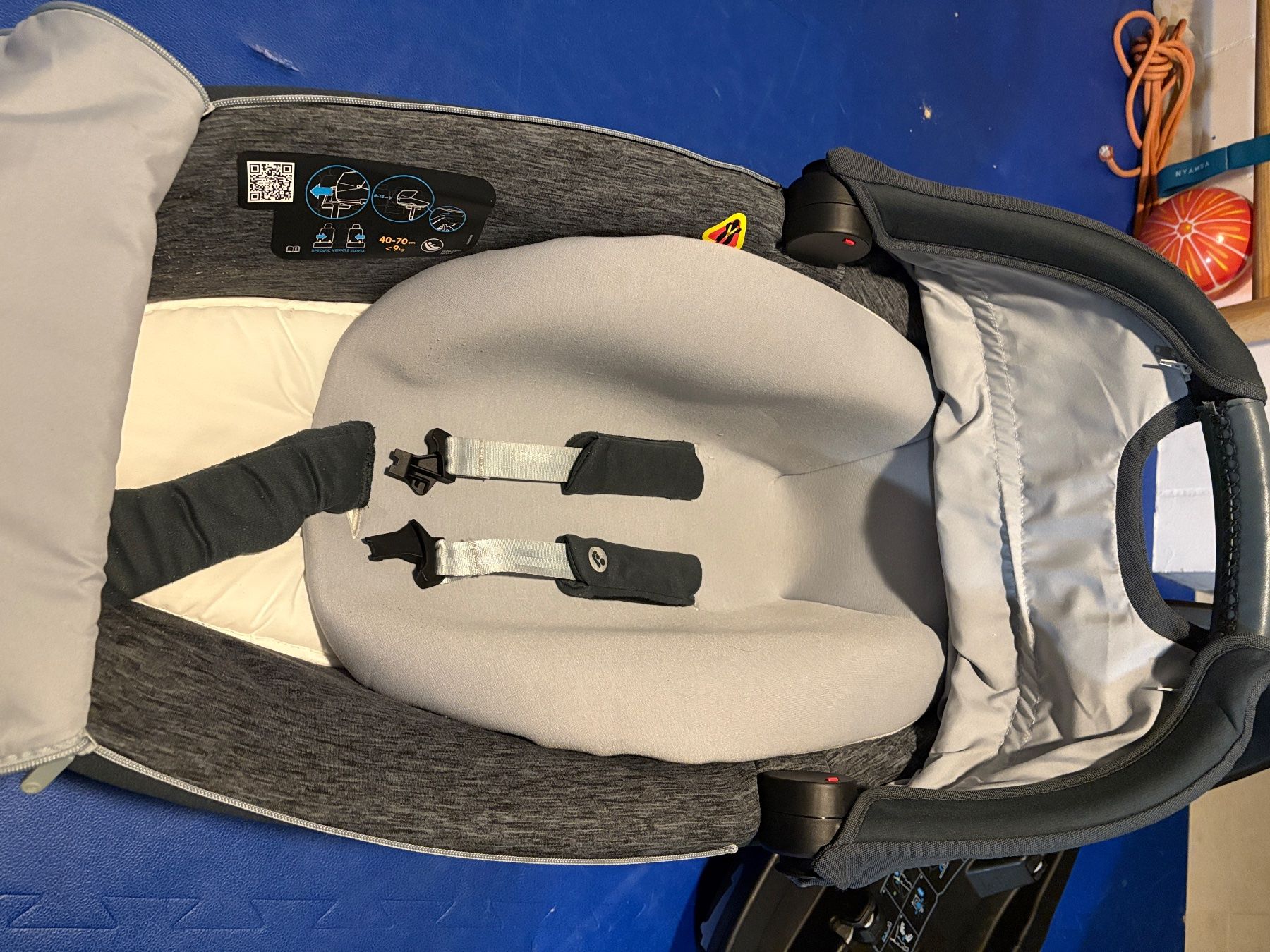 Maxi-Cosi Seggiolini per auto: MAXI-COSI Babyschale + Isofix-Station – Usato da Pieterlen venduto da RedPoint1976 2