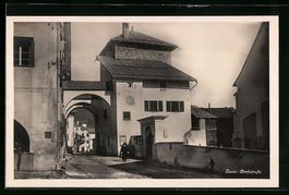 AK Zuoz, Dorfstrasse mit Tor