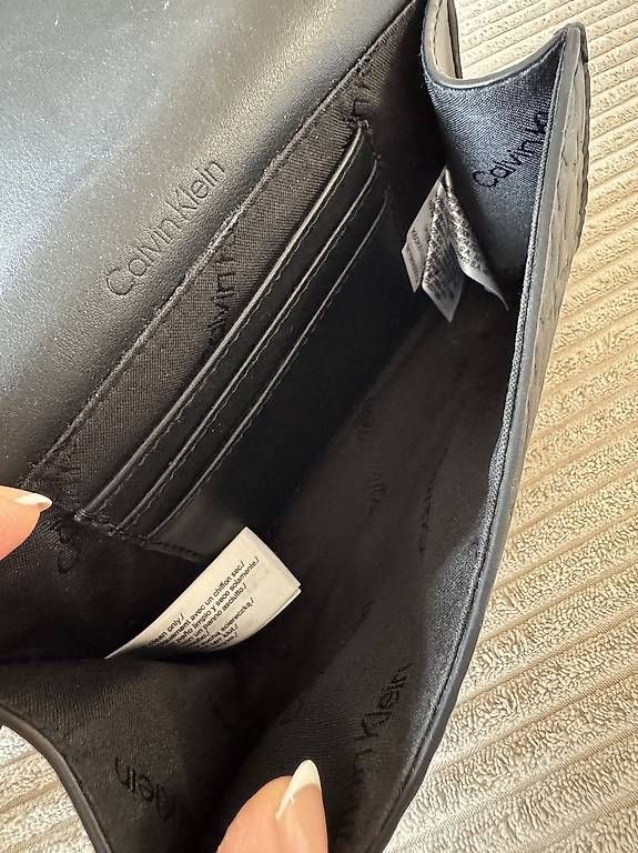 Taschen für Damen: Calvin Klein Re-Lock mini Tasche embossed mono – Gebraucht aus Uster von cynale 3