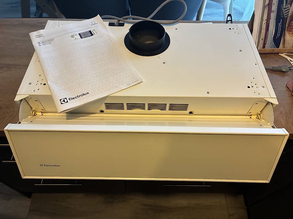 Electrolux Cappe di aspirazione: Hotte aspiration - Electrolux - DXK6000 – Usato da St-Prex venduto da Nexu5 1