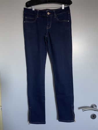 Jean Guess taille 27, bleu foncé, zips bas NEW