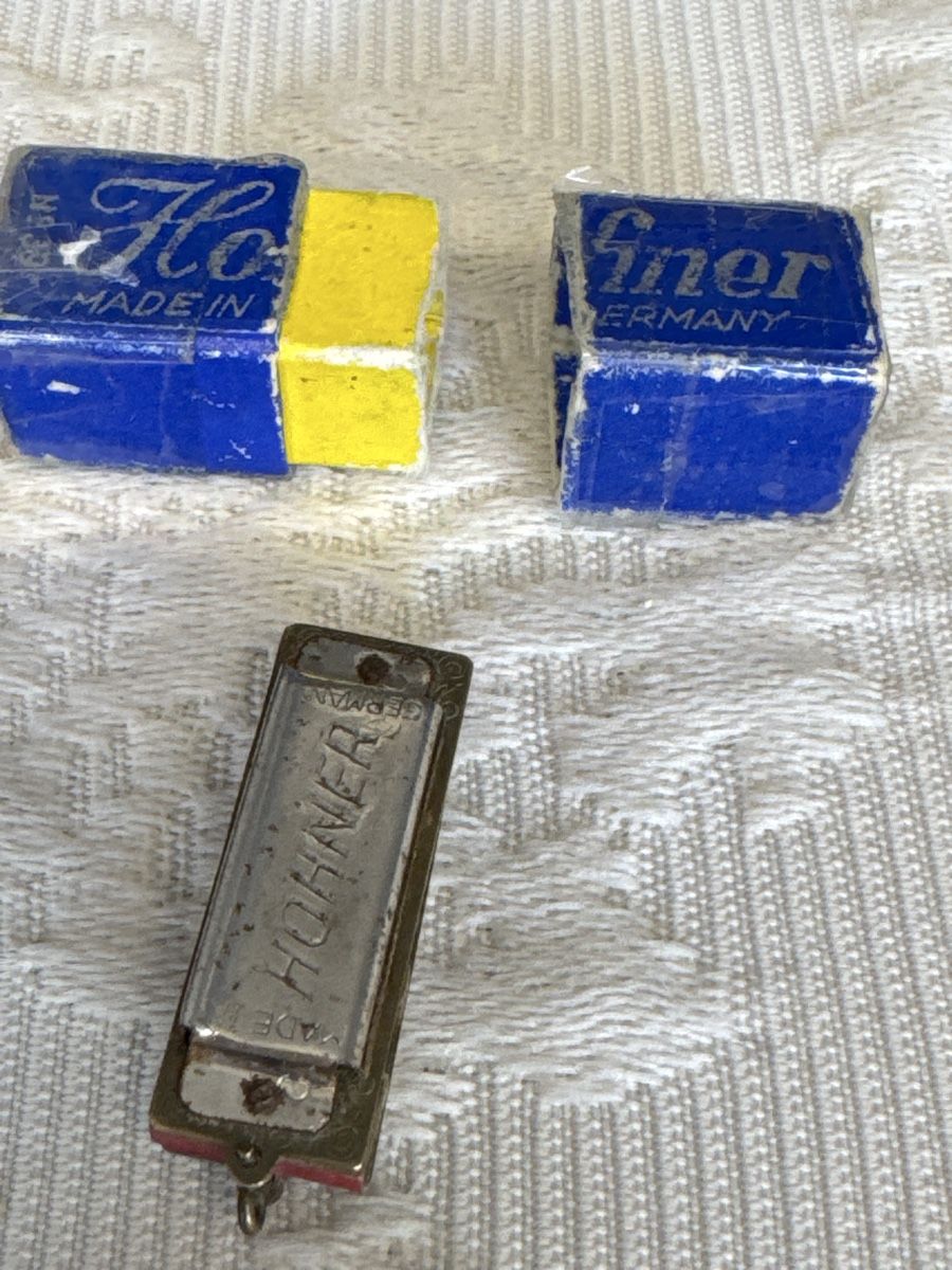 Strumenti musicali: Mini Hohner Mundharmonika mit Etui – Usato da Gams venduto da ver_n7n9 2