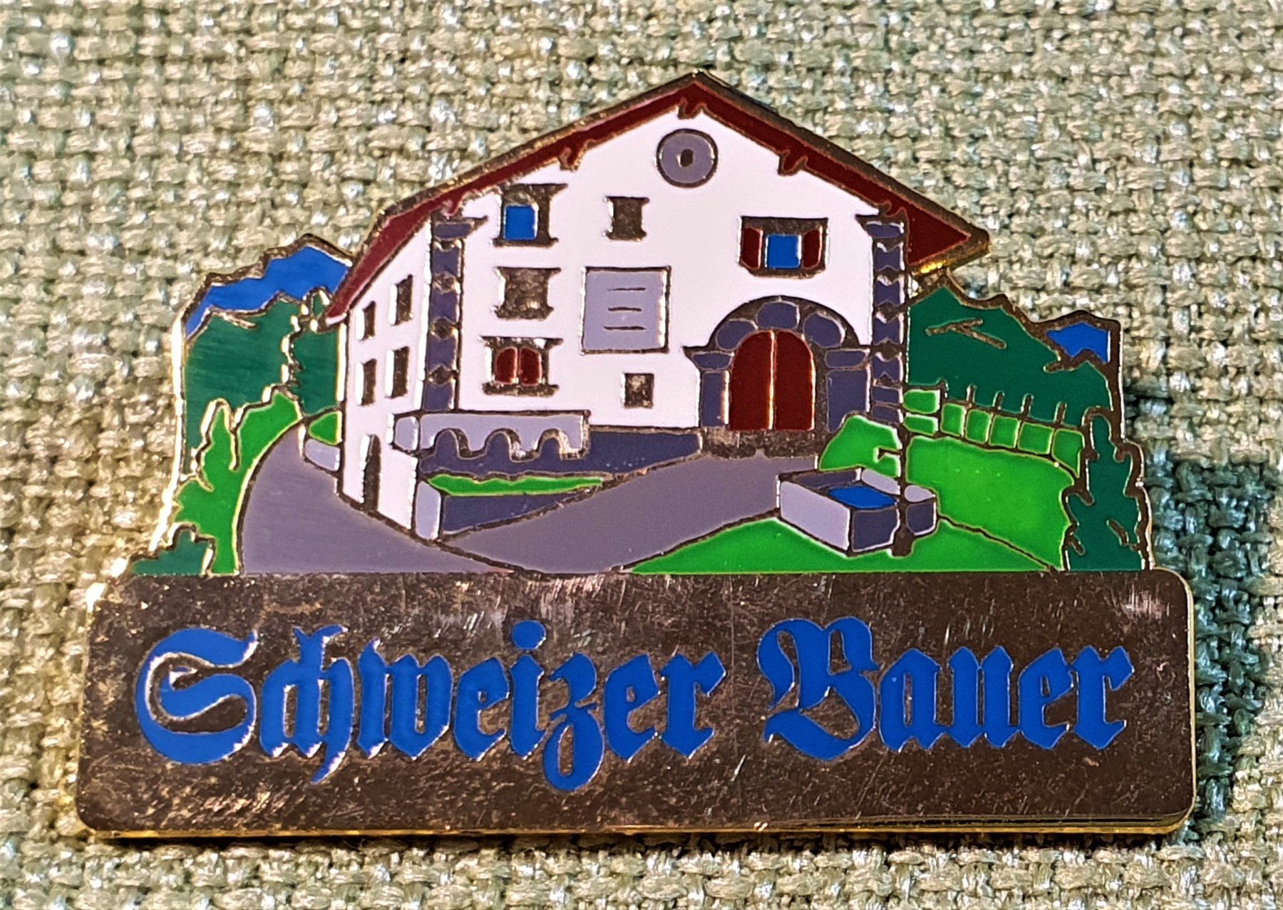 Placchette & Badge: O126 - Pin Haus Schweizer Bauer / Brunnen – Usato da Reinach BL venduto da Boston-Verkauf 1