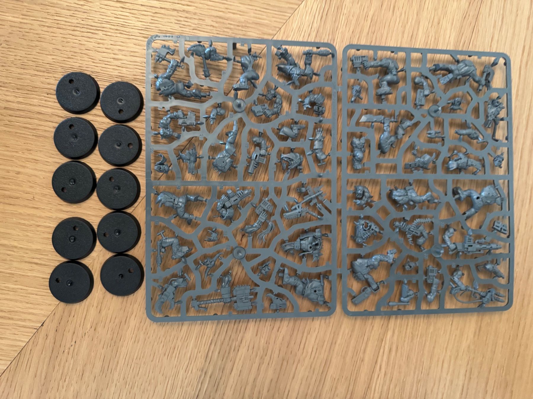 Kits de montage: Warhammer 10 Boys Ork – D'occasion à Genève par Swiss1445