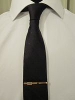 PINCE à cravate, métal couleur or rose et couleur argent