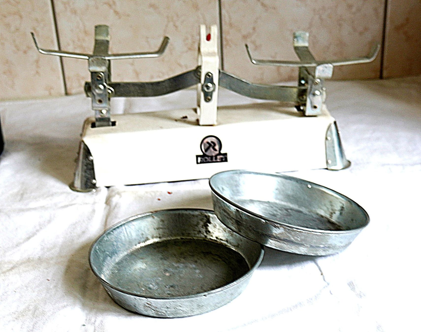Waagen und Gewichte: Rollet Waage aus Blech mit Schalen – Gebraucht aus Baar von 2cvbaar 3