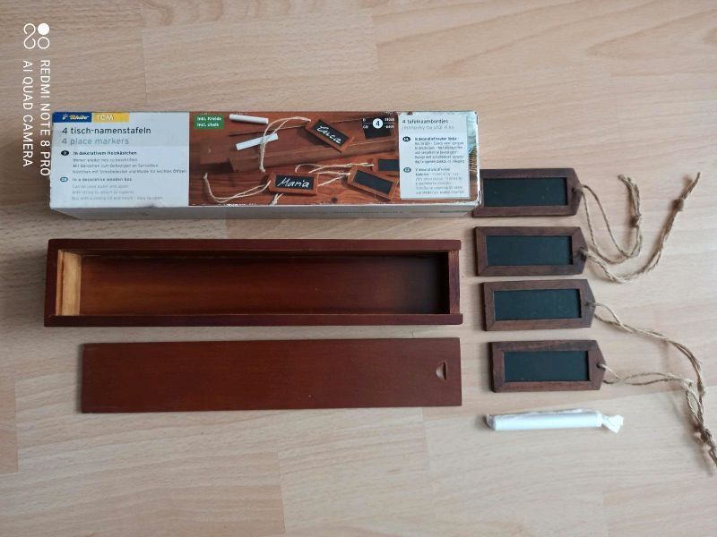 Set de table et chaises: Tchibo 4 Tisch Namenstafeln mit Kreide – D'occasion à Balsthal par Uroby