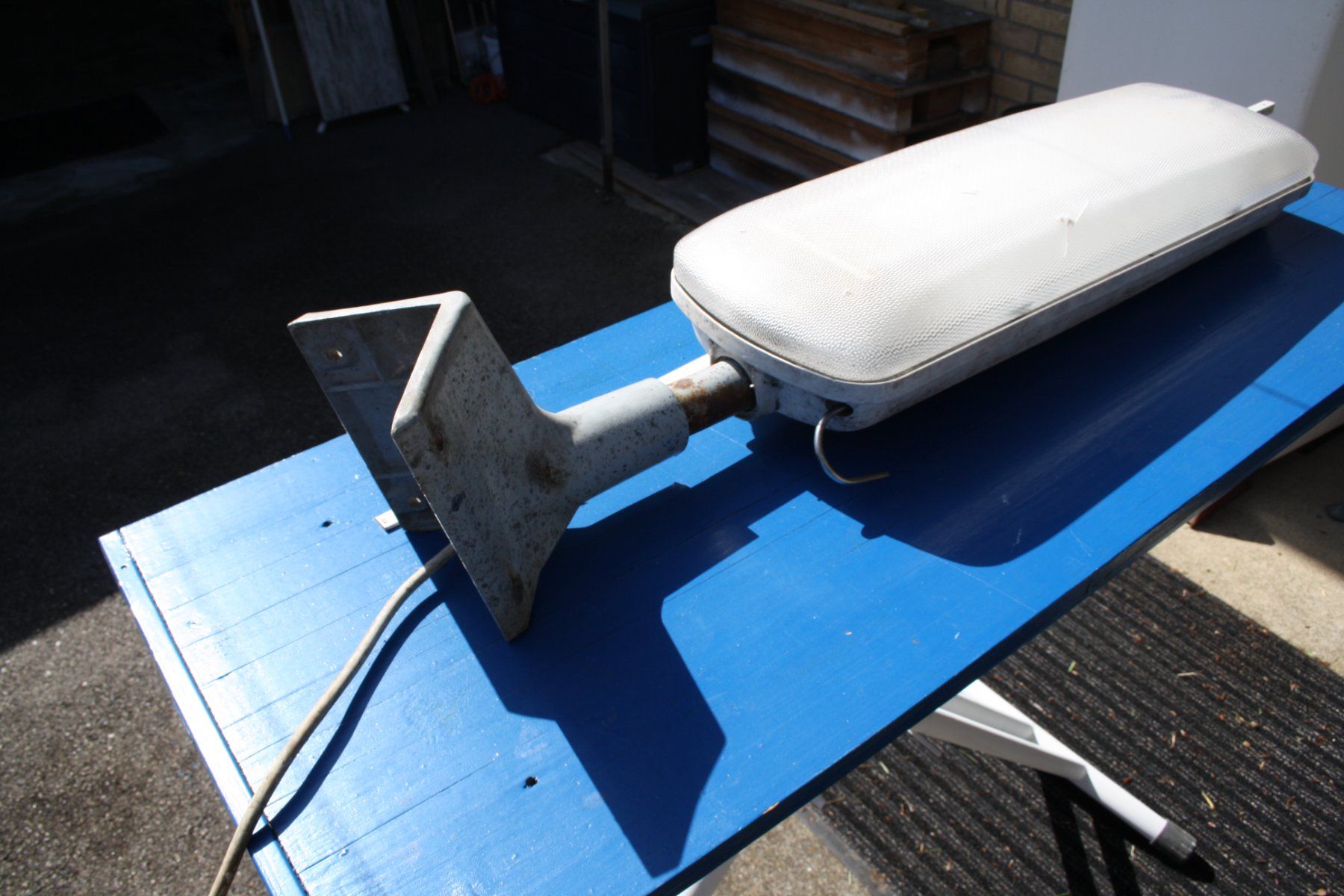 Lampen: VINTAGE STRASSEN LAMPE AUSSENLAMPE – Defekt aus Wauwil von Pneuedy 1
