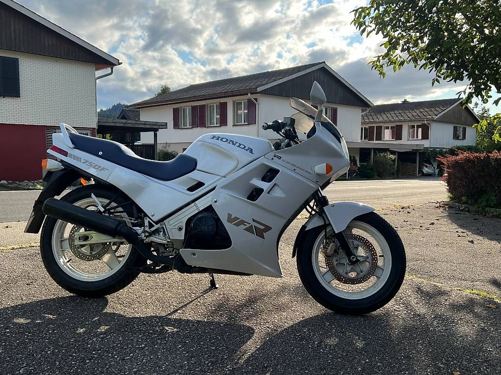Honda Strasse: Honda VFR 750 F – Gebraucht aus Langnau i. E. von Weke2 2