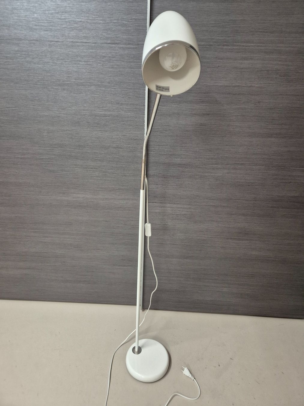 Lampen: Stehlampe, weiss – Gebraucht aus Oetwil am See von 980dieter 3