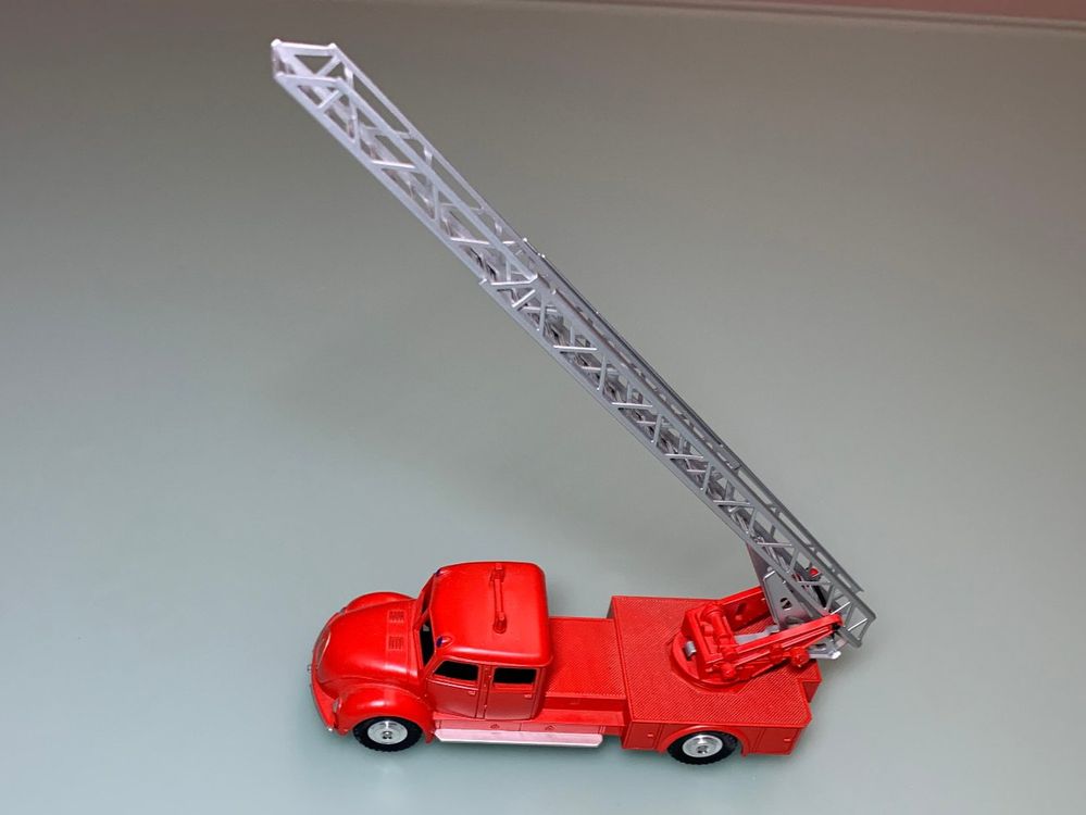 Märklin 18039 - camion Magirus Deutz pompiers grue rotative rouge emballage