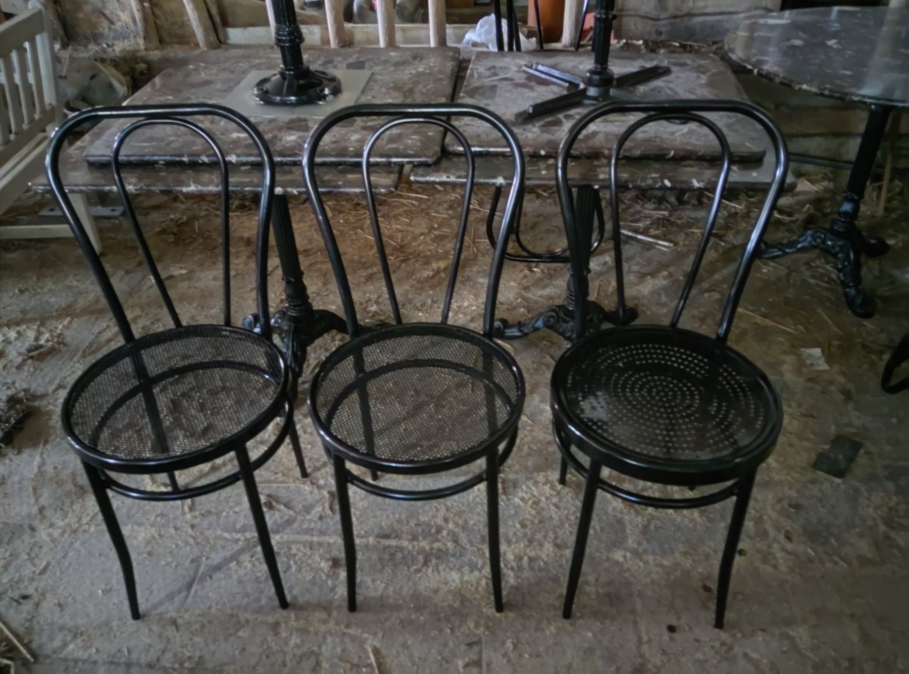 Tischset: Lot de 5 tables et 16 chaises – Gebraucht aus Vicques von prairie0809