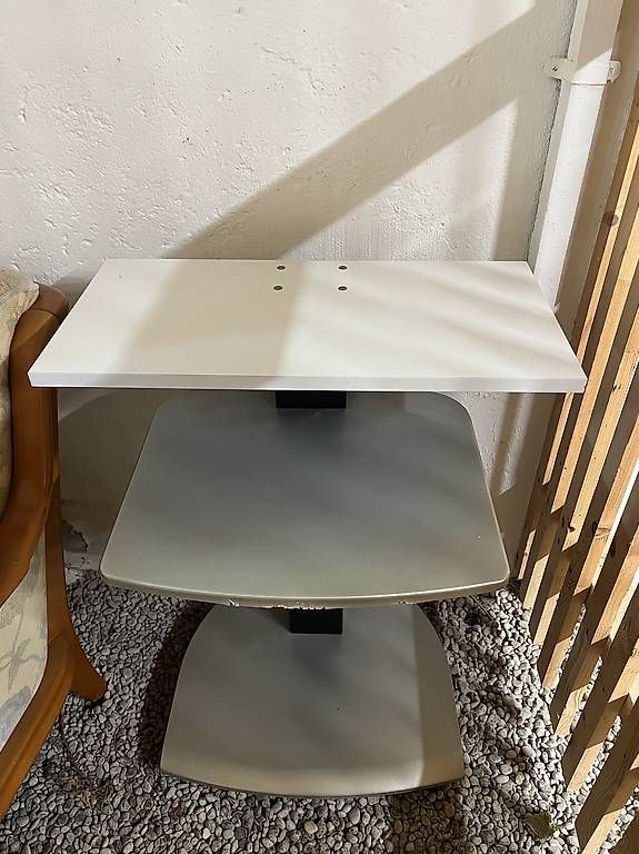 Staffa per monitor: Table / TV holder – Usato da Zürich venduto da sar_wrn5