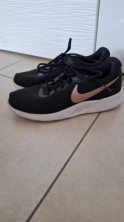 Scarpe da donna: Nike Sneaker - Grösse 39 – Usato da Rickenbach b. Wil venduto da Beautiful.Things