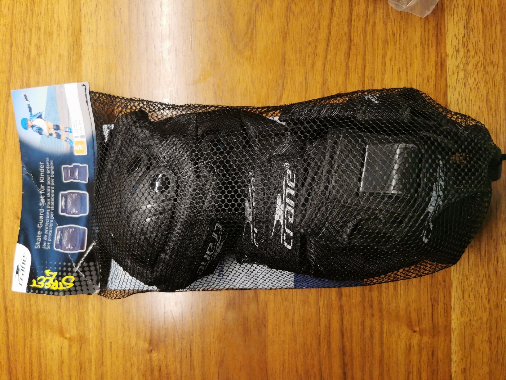 Inline-Skating & Rollschuhe: Rollschuhe und  skate guard set – Gebraucht aus Weiningen ZH von angebot05 4