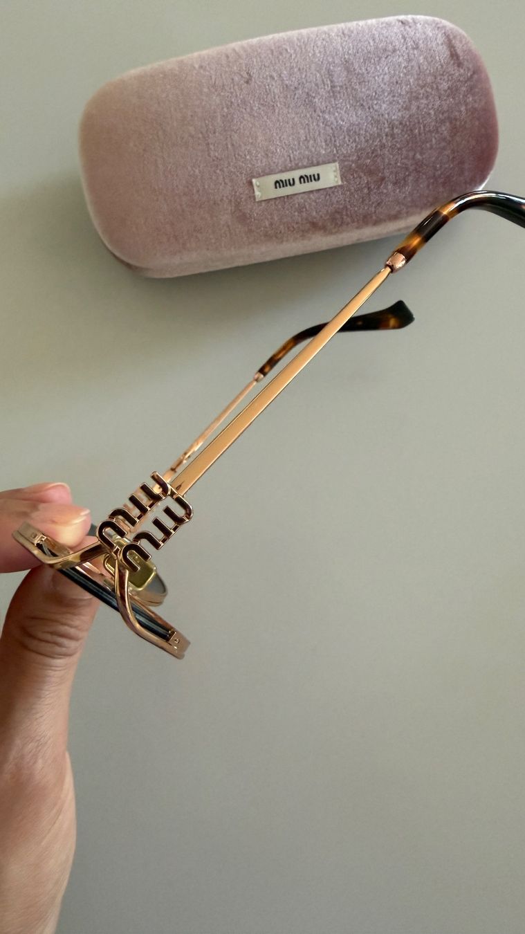 Miu Miu Lunettes & Verres: Designer-Sonnenbrille von Miu Miu – D'occasion à Luzern par welcometomyjungle 2