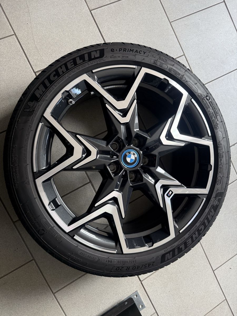 BMW Pneus & Kompletträder: Originale BMW ix2 Sommerräder – Gebraucht aus Krummenau von janick1990