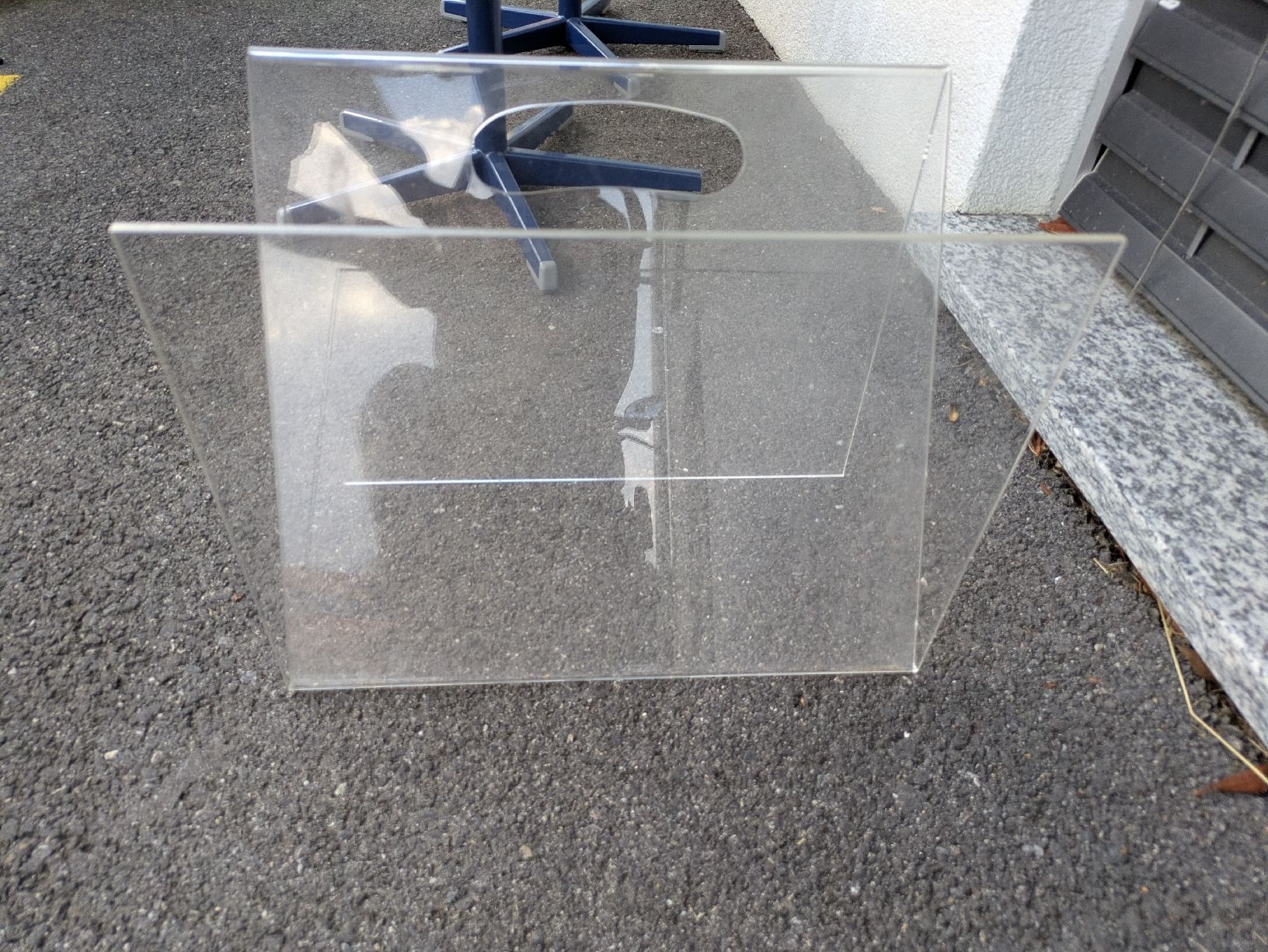 Scaffali: Porte-revues design en plexiglas transparent – Usato da Echallens venduto da VintageMann 2