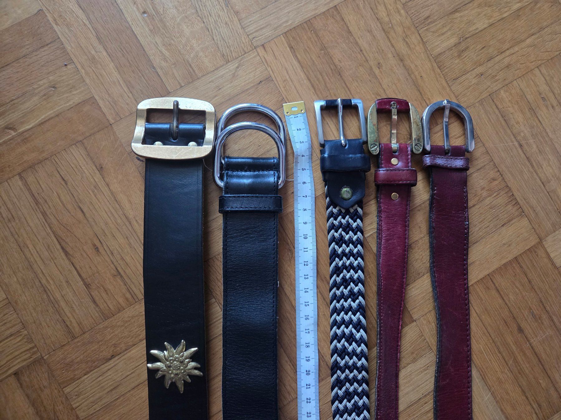 Cinture: 5 Gürtel, 1x aus Leder – Usato da Basel venduto da grandfamily 1