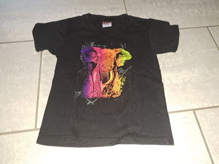 Schwarzes T-Shirt mit Elefant, Grösse 104/110, NEU