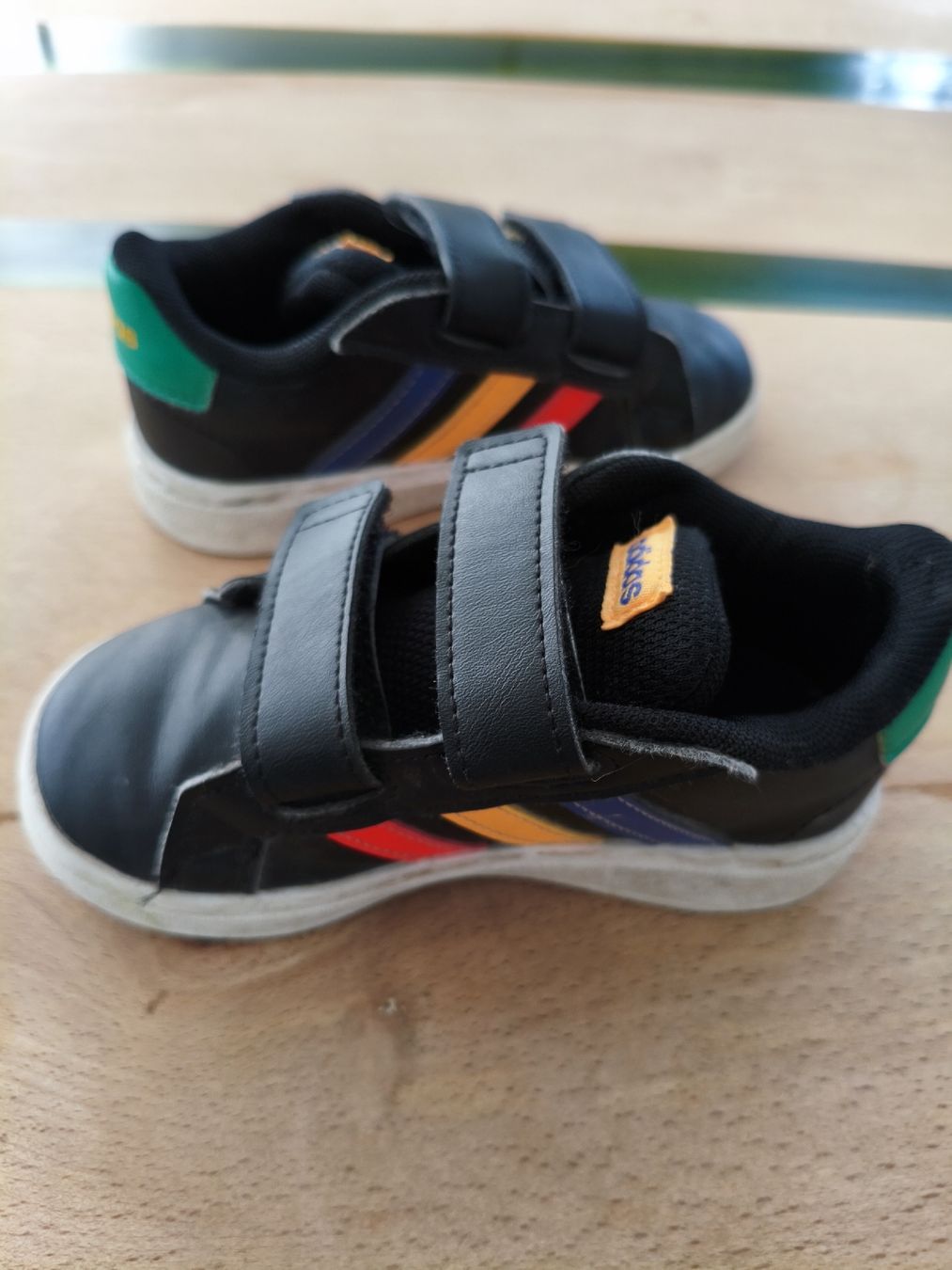 Adidas Scarpe per ragazzi: Adidas Sneaker Gr. 24 – Usato da Hermiswil venduto da Volvorine 1