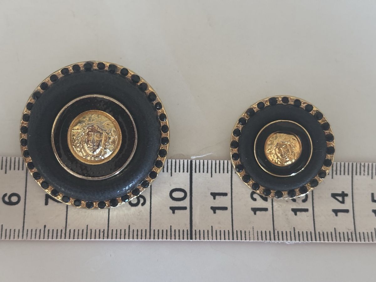 Bottoni: Versace Knopfsammlung – Nuovo (secondo la descrizione) da Rapperswil SG venduto da Carlotta1 4