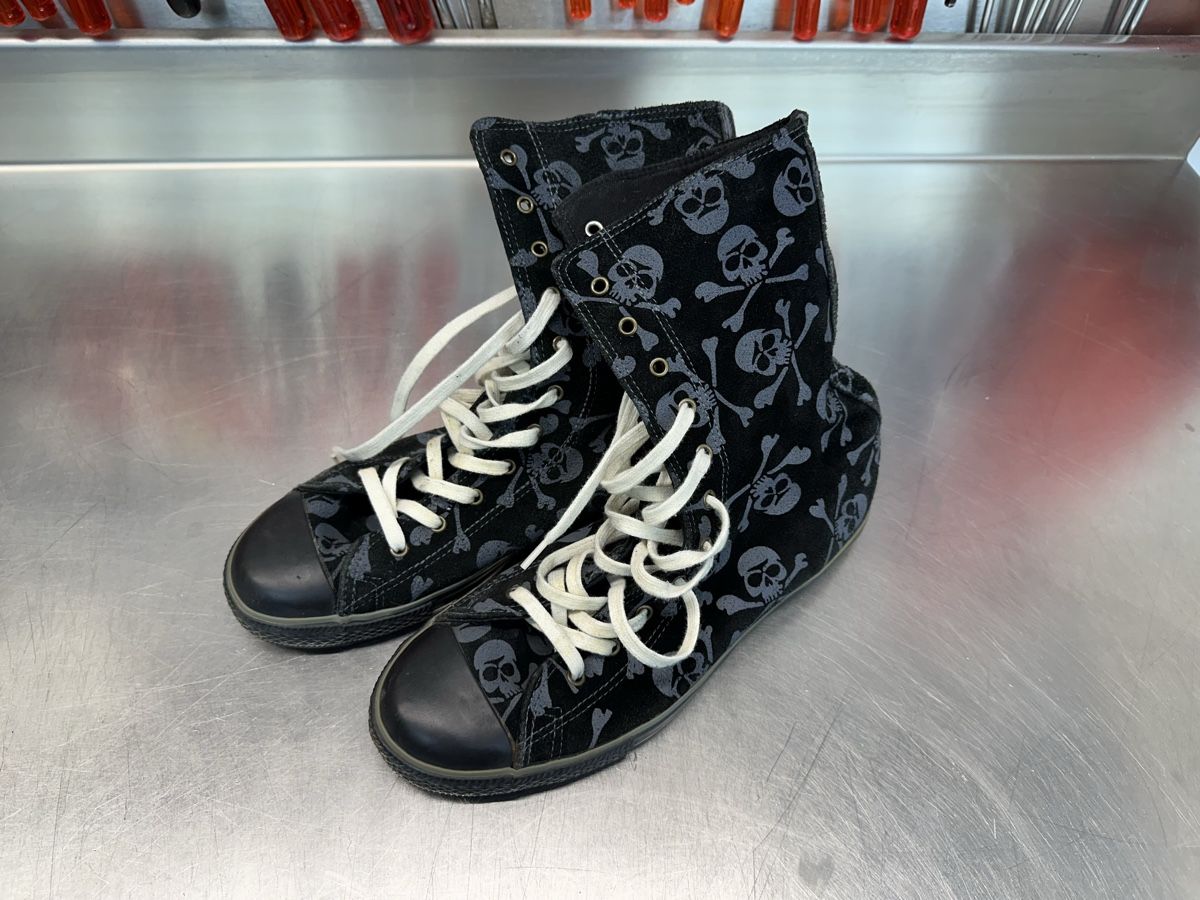 Scarpe da uomo: Totenkopf Chucks. Top Zustand – Usato da Schwende venduto da weesli