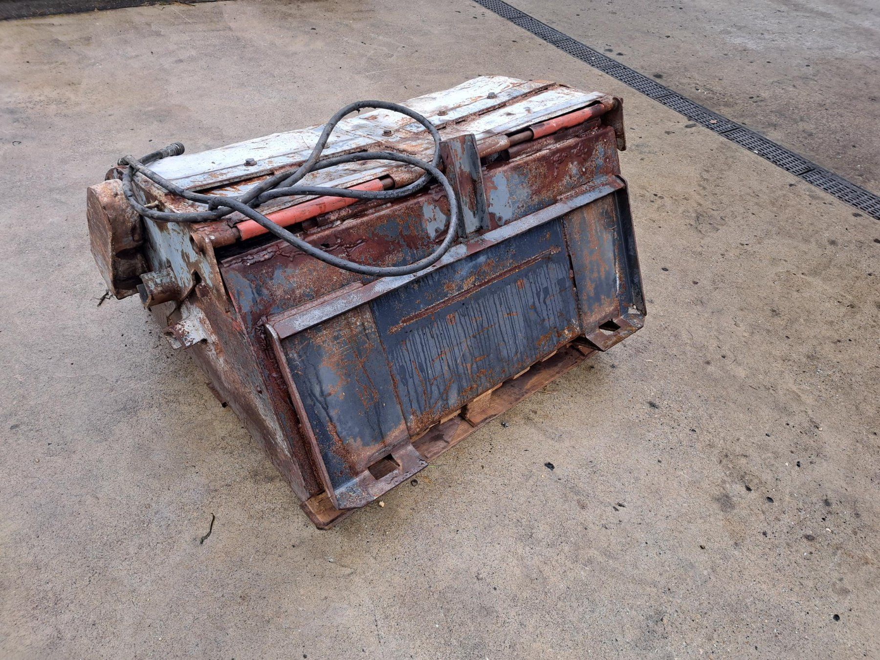 Toutes les machines: Putzmaschine Hoflader/Kompaktlader – D'occasion à Gettnau par jeh_yf6z 2