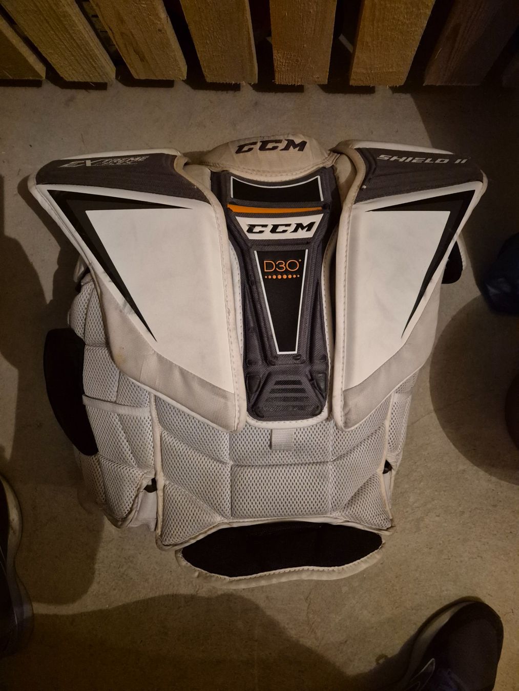 Ccm Protezioni & Imbottiture: Goalie Brustpanzer CCM Eflex – Usato da Bowil venduto da Pascal.riffersegg31