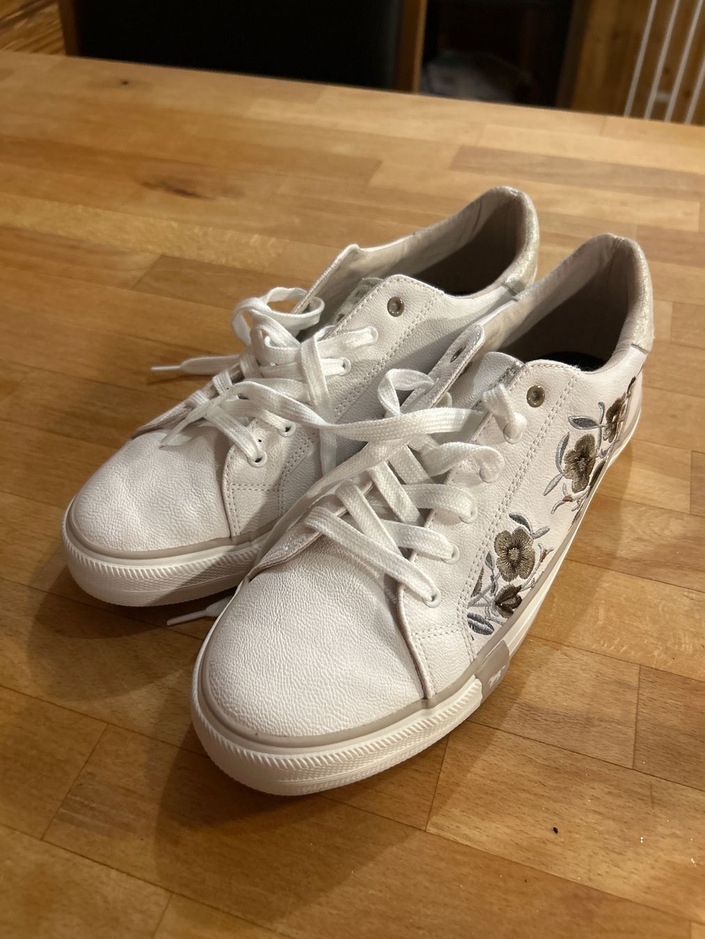 Mustang Chaussures femmes: Mustang Sneaker weiss – Neuf (Voir description) à Rotkreuz par nat_5pbz