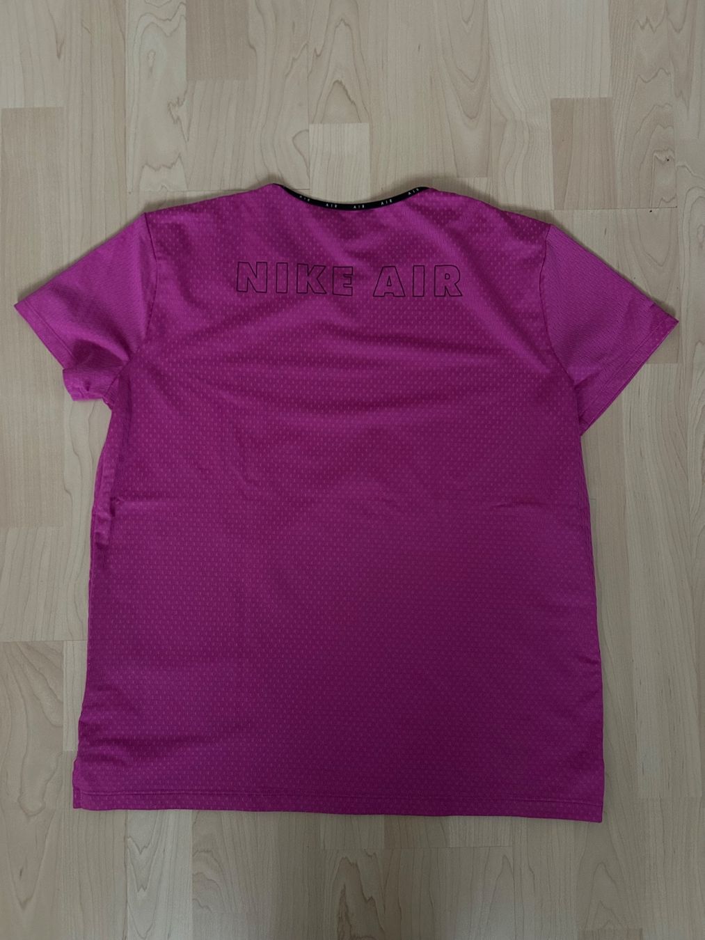 Nike T-shirt: Nike Air Shirt – Usato da Langenthal venduto da Miichelle 1