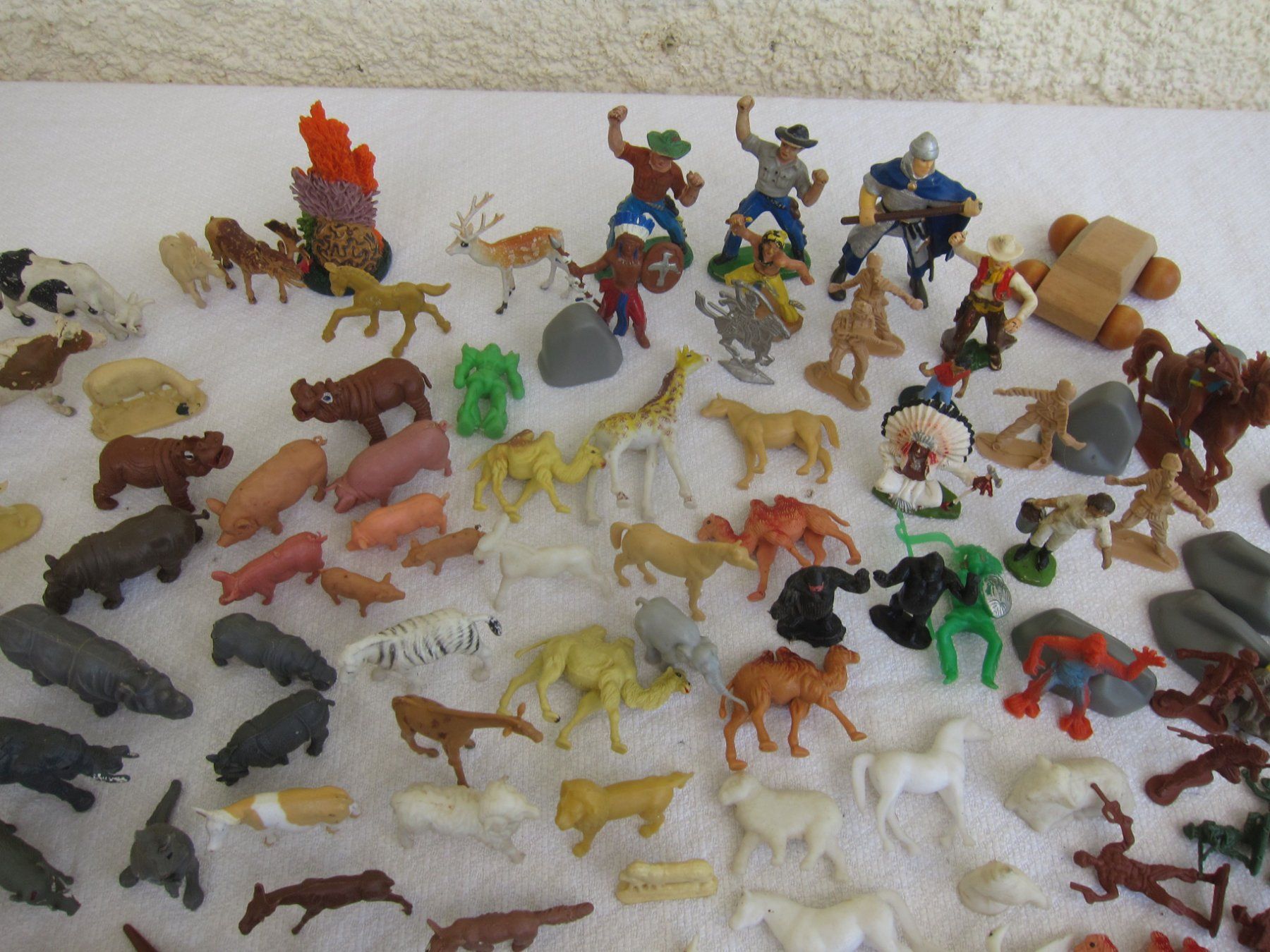 Giocattoli: Spielzeugfiguren und Tiere – Usato da Regensdorf venduto da Eri8057 8