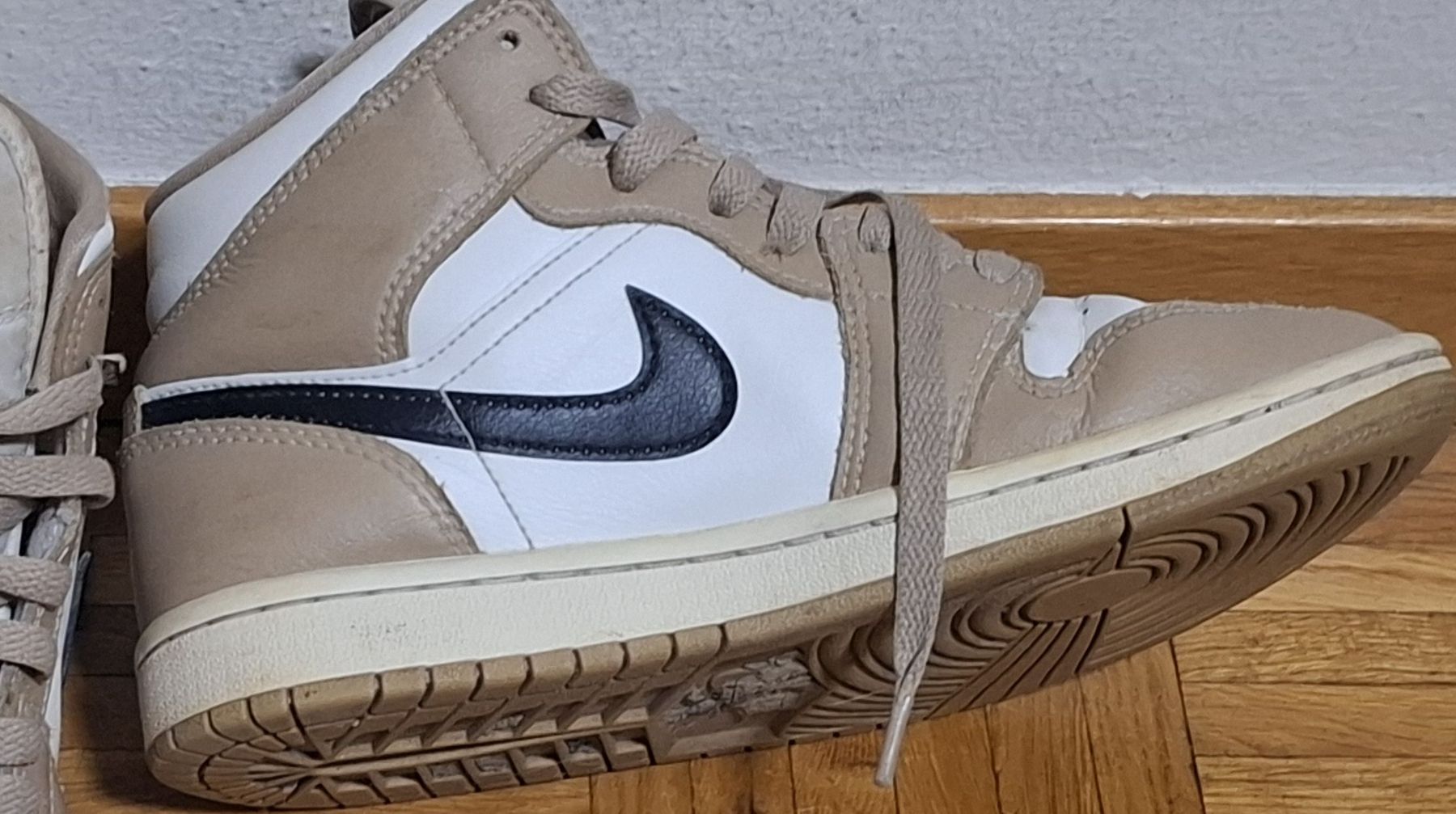 Jordan Herrenschuhe: Nike Air Jordan 1 Mid baskets taille 36.5 – Gebraucht aus Meyrin von Maribel81
