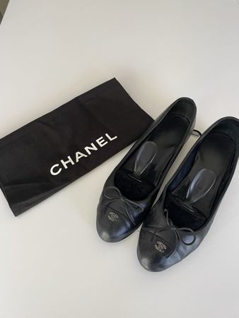 Ballerines Chanel cuir noir (taille-40,5)