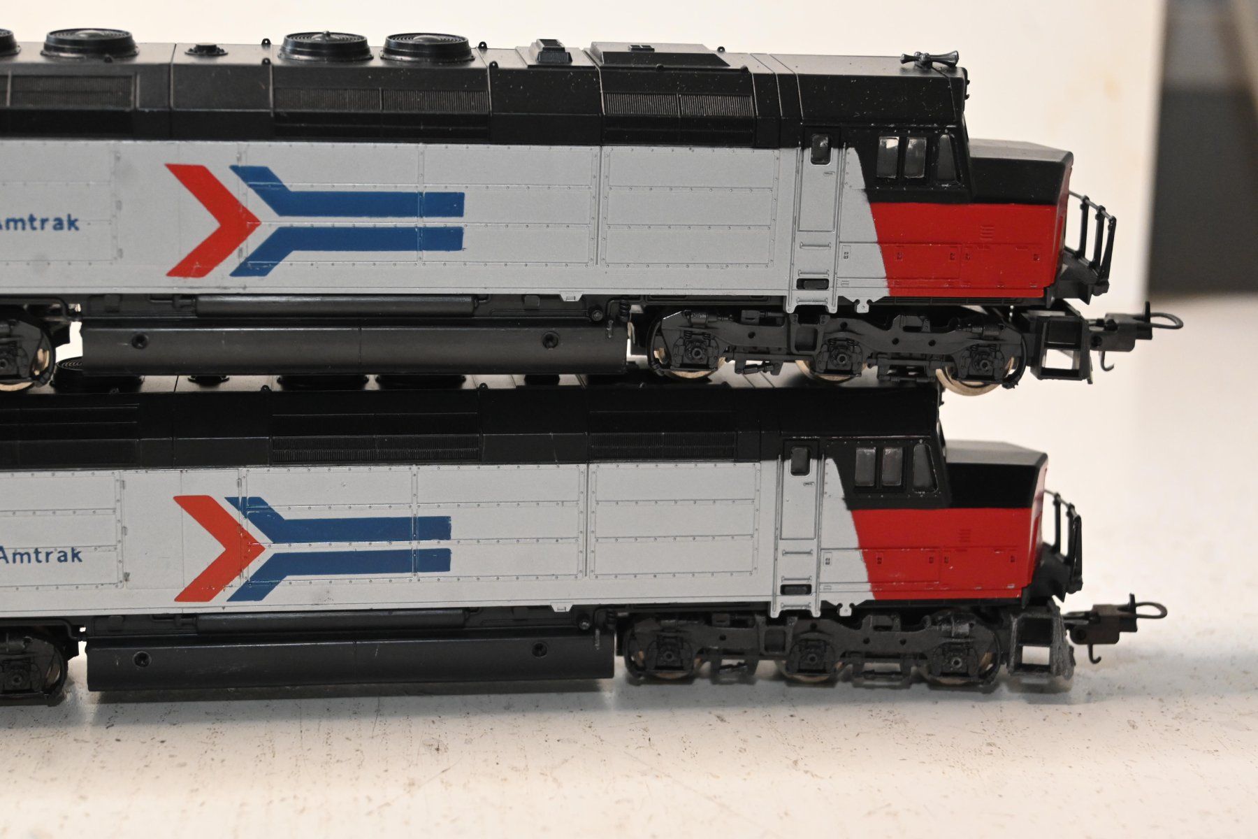 Lima Trains électriques: Loks Amtrak Lima HO/DC läuft einwandfrei , eine mit Antrieb – D'occasion à Laupen ZH par Zmoewe 2