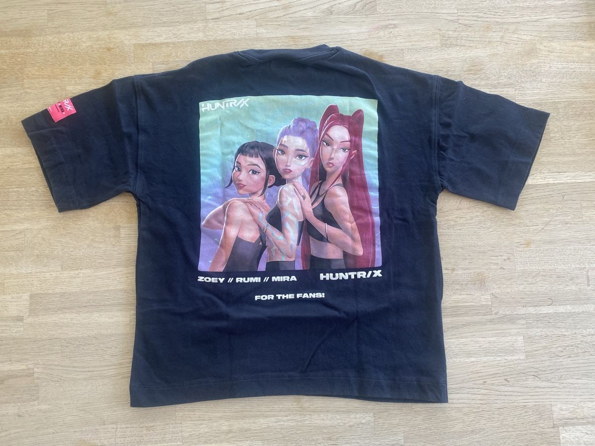 Zara Blusen, T-Shirts & Tops: Tshirt von Zara mit Huntrix Thema – Neu (gemäss Beschreibung) aus Lachen SZ von MAYJA 1