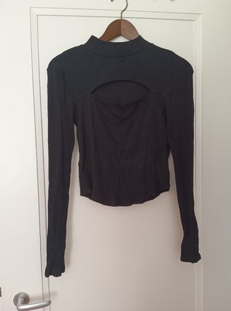 Schickes NA-KD Oberteil mit Cutout, Grösse M